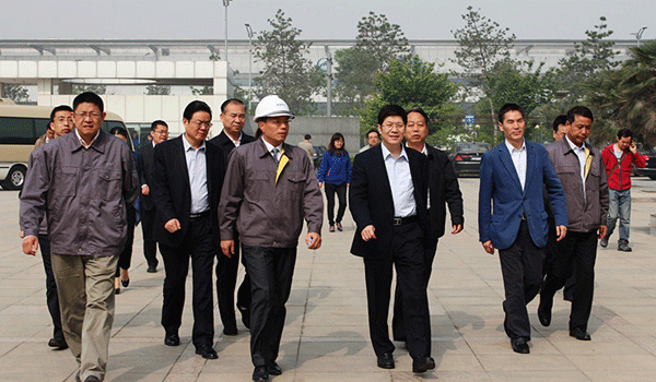西安市委常委、常務(wù)副市長岳華峰蒞臨西瑪電機調(diào)研指導(dǎo)。