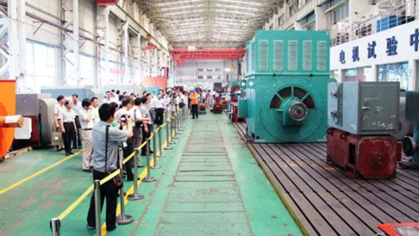 西安泰富西瑪電機(jī)成功開發(fā)YR系列4500KW大型廢鋼鐵破碎電機(jī)。